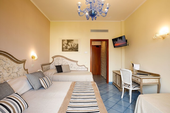 Room 34 of 86
