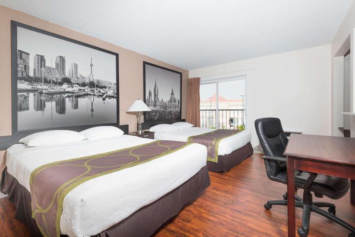 1 Queen Bed (5 of 8)