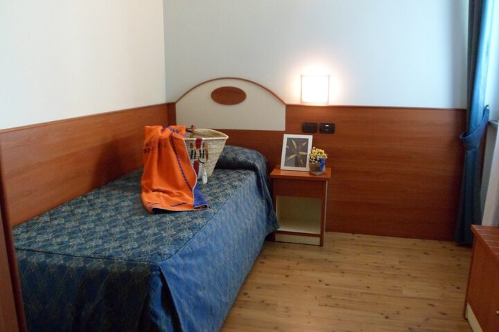 Room 4 of 49