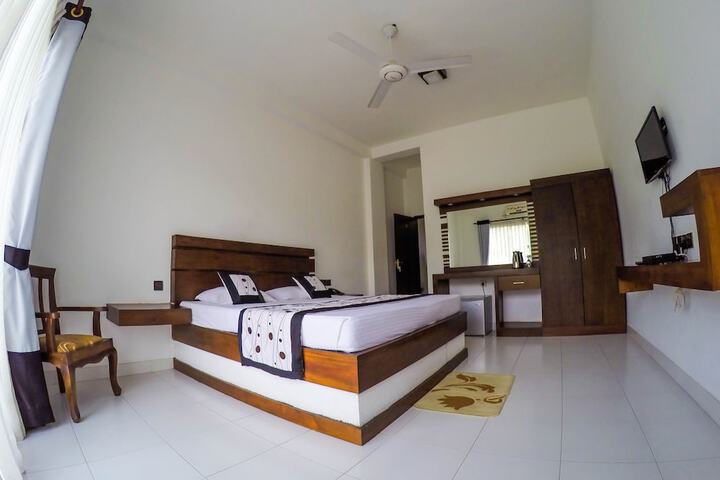 Room 5 of 25