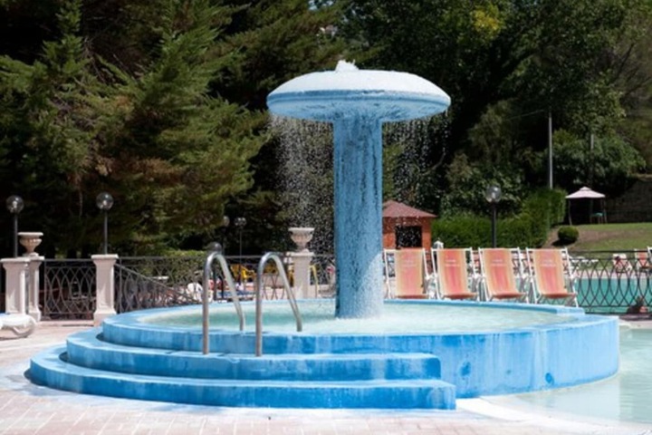 Pool 19 of 25