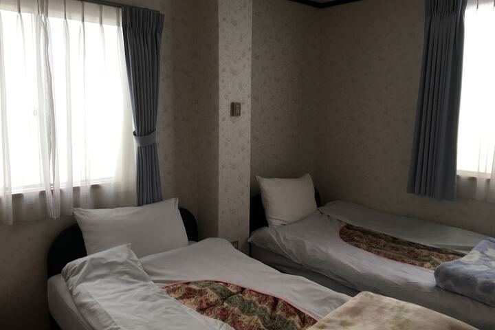 Room 28 of 36