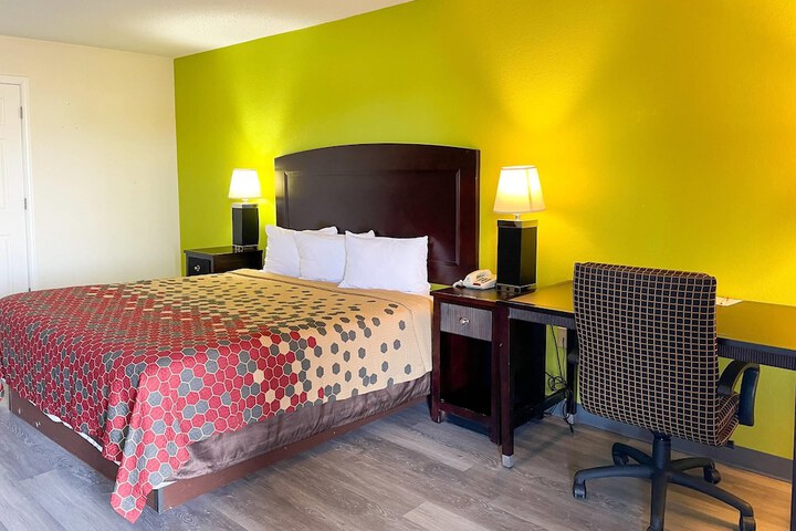 Room 7 of 30