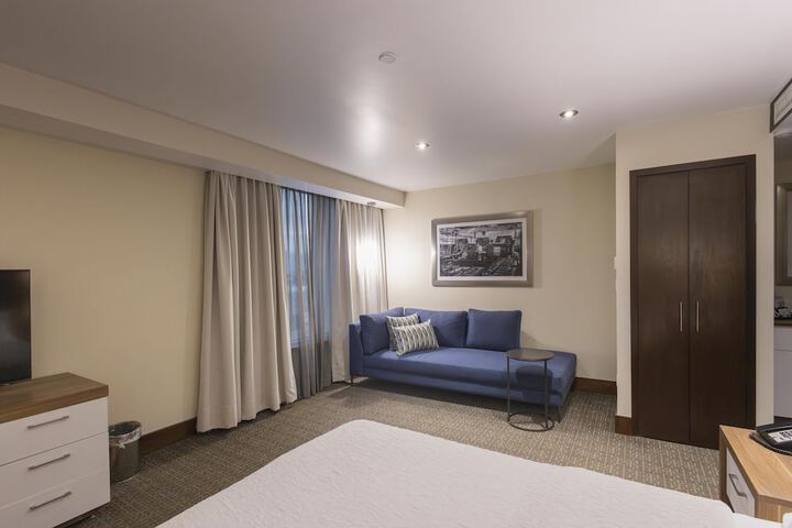 Room 25 of 68