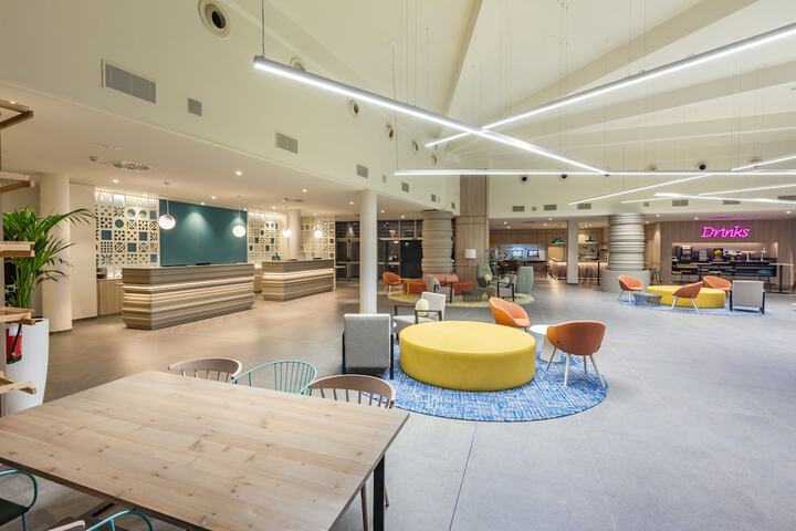 Entrance & Lobby