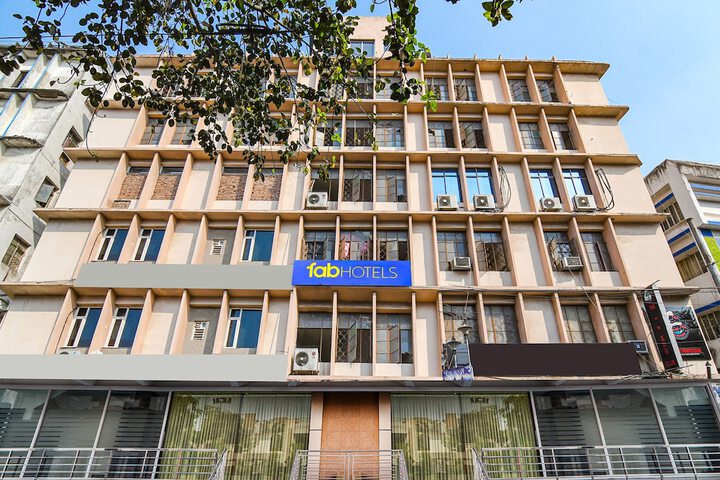 Fabhotel Royal Park Inn