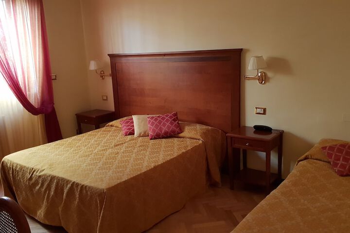 Room 10 of 22