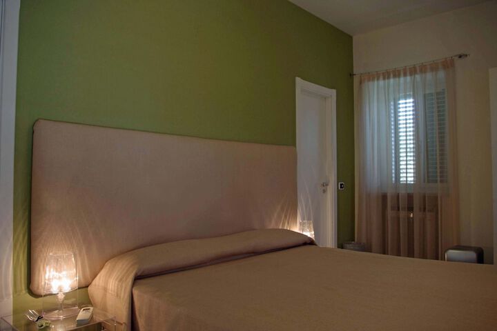 Room 9 of 85
