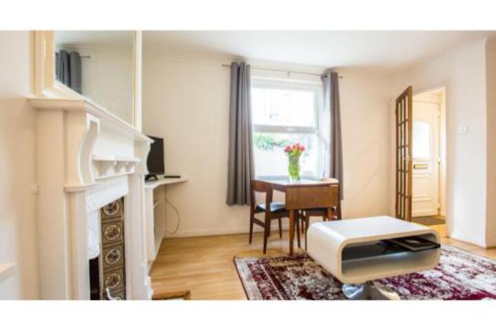 Photo of Elegant 1bdr W / private Garden in Vibrant Brighton