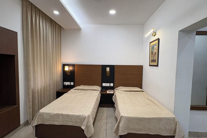 Room 11 of 11