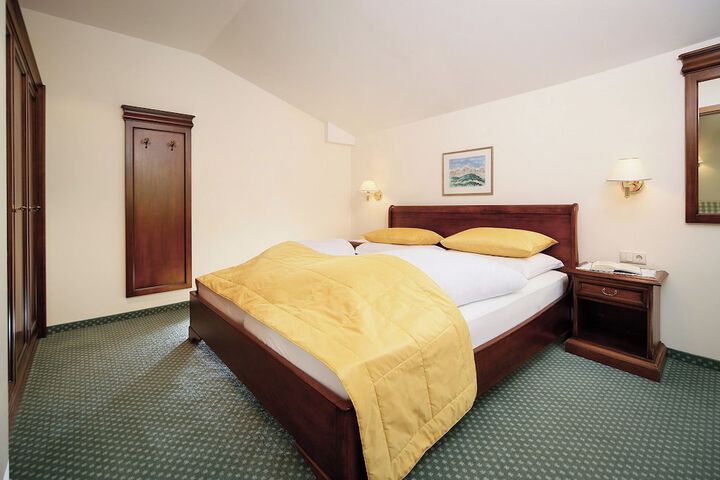 Room 10 of 38