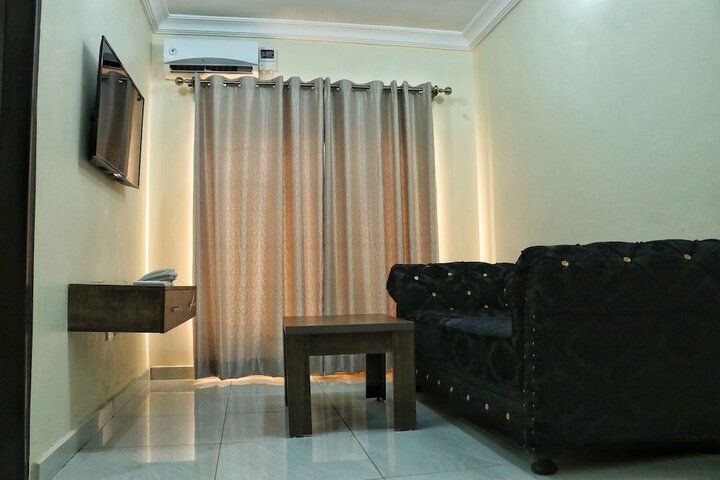 Room 8 of 40