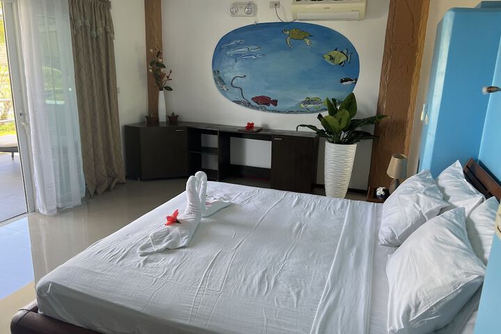 Room 2 of 53
