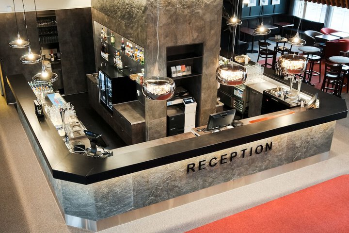 Check-in/check-out kiosk