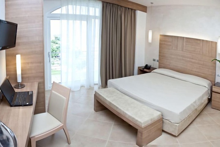 Room 7 of 60