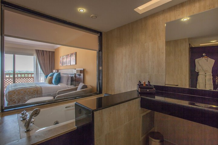 Room 26 of 183