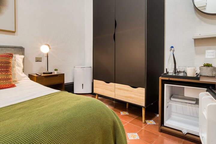 Room 10 of 140