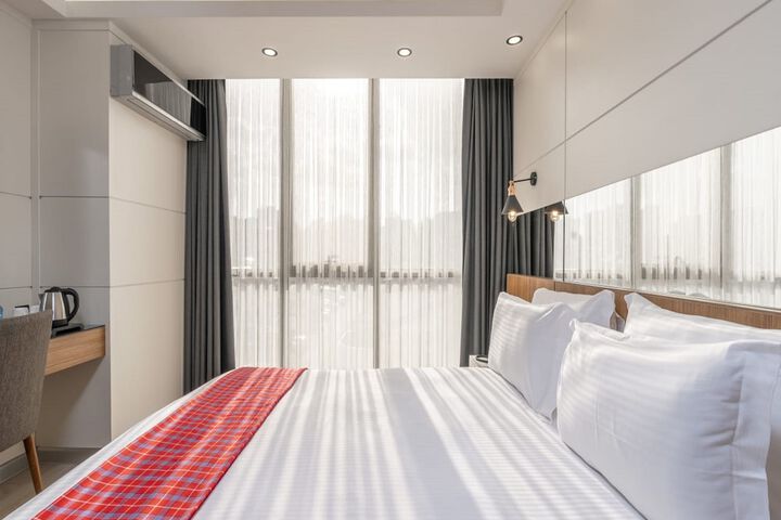 Room 10 of 38