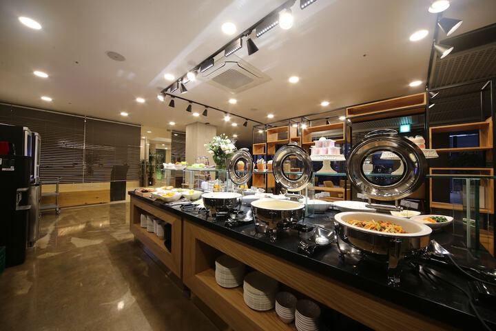 Dining 60 of 78