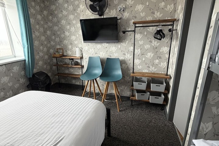 Room 25 of 114