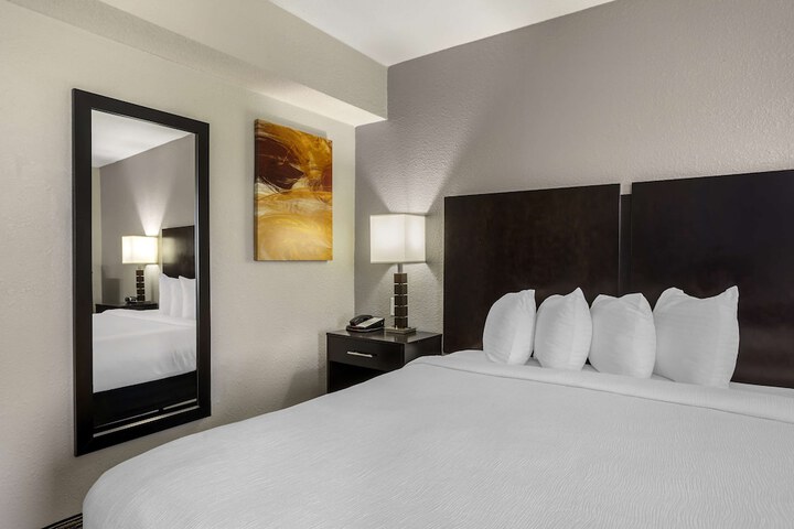 Room 18 of 32