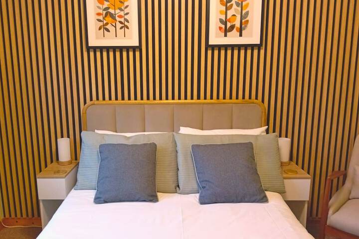 Room 10 of 28