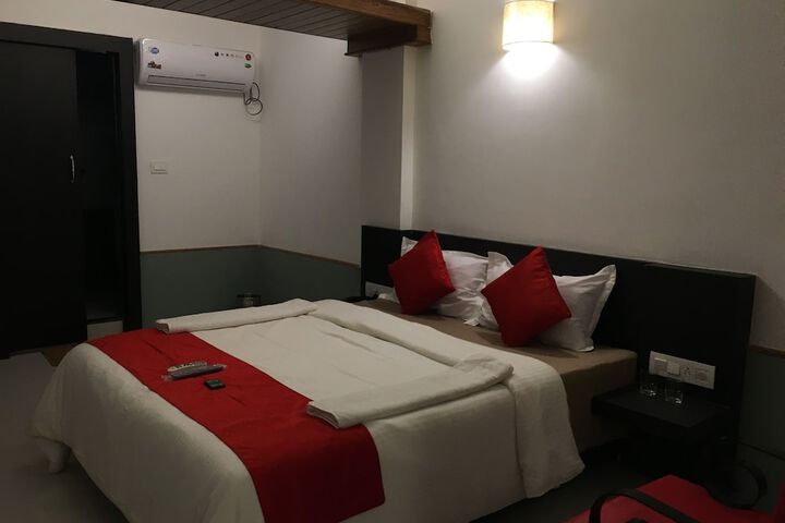 Room 12 of 16