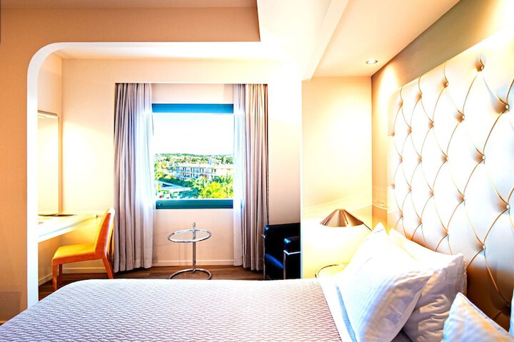 Room 13 of 60