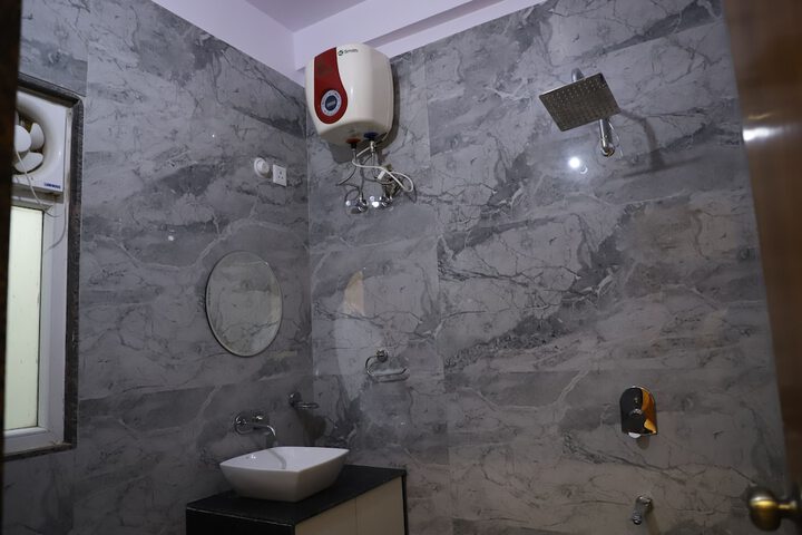 Room 27 of 34