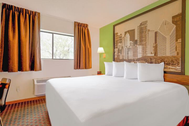 1 King Bed (14 of 18)