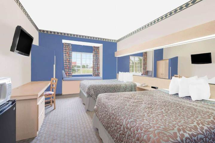 1 Queen Bed (19 of 30)