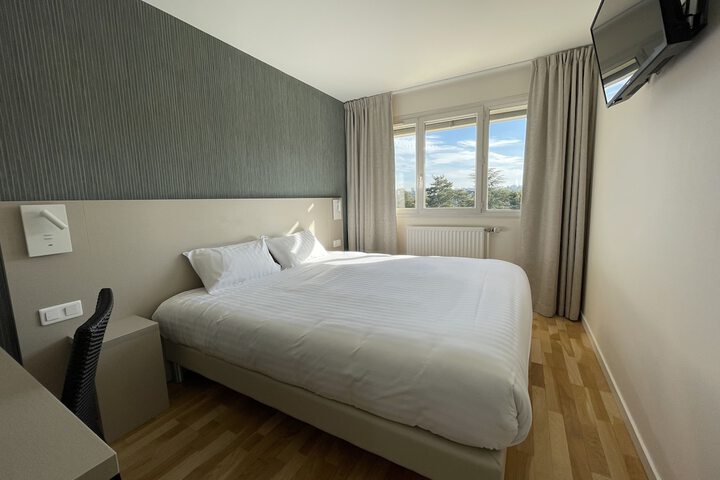Room 3 of 52