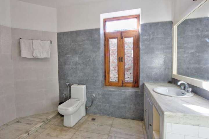 Room 7 of 19