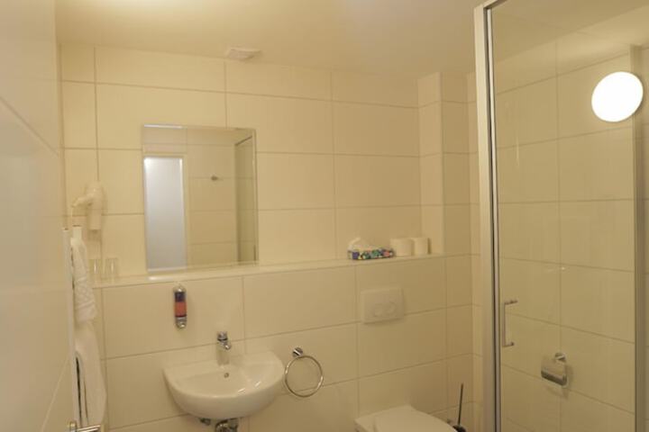 Room 15 of 27