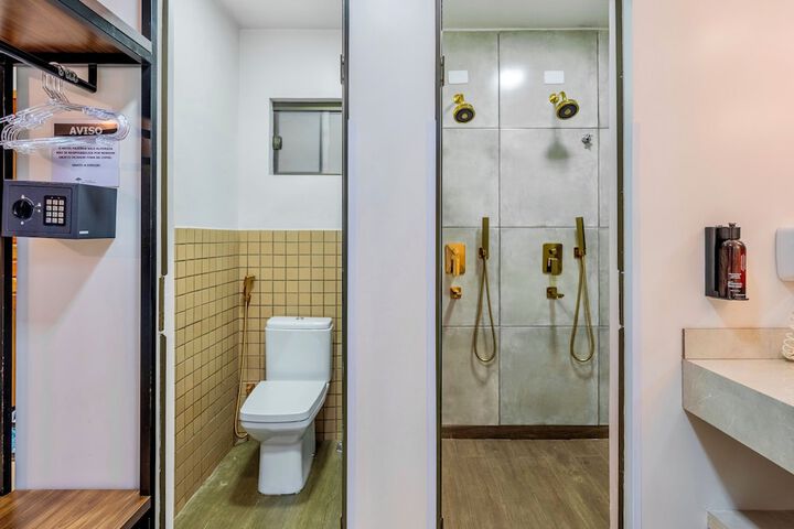 Room 52 of 102