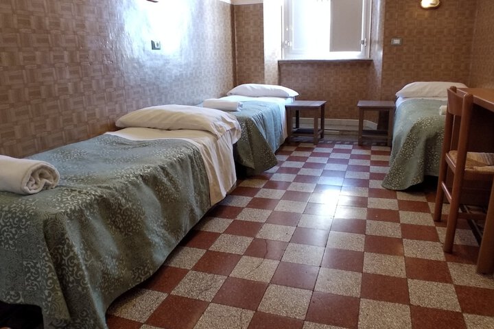 Room 49 of 79