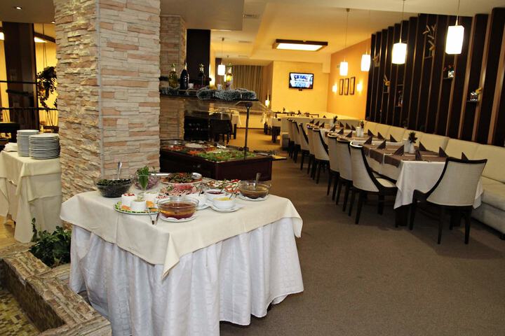 Dining 70 of 89