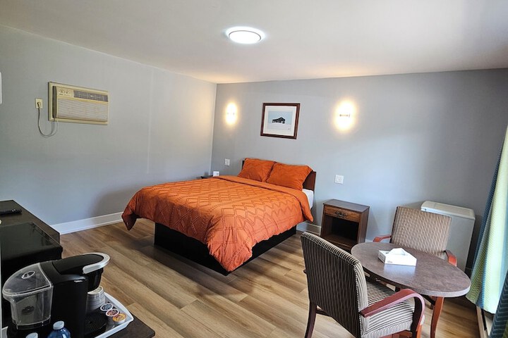 Room 28 of 69