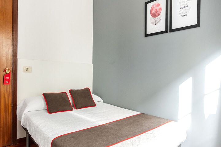 Room 6 of 33