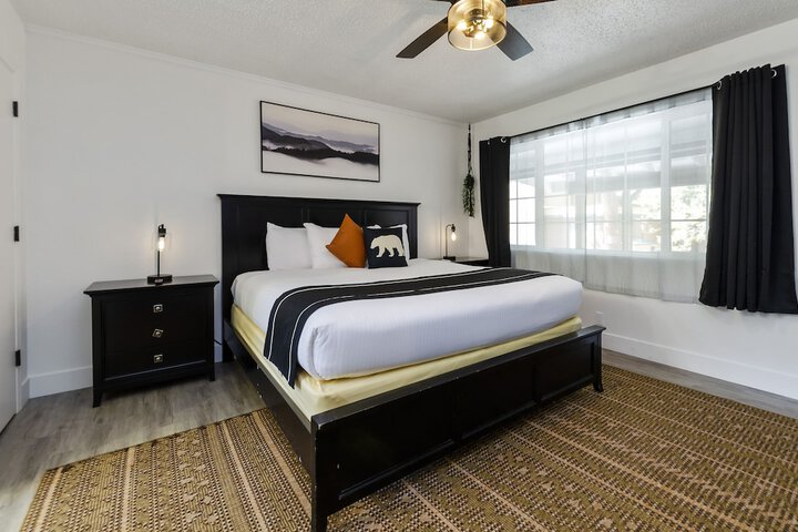 Classic King Bed (51 of 68)