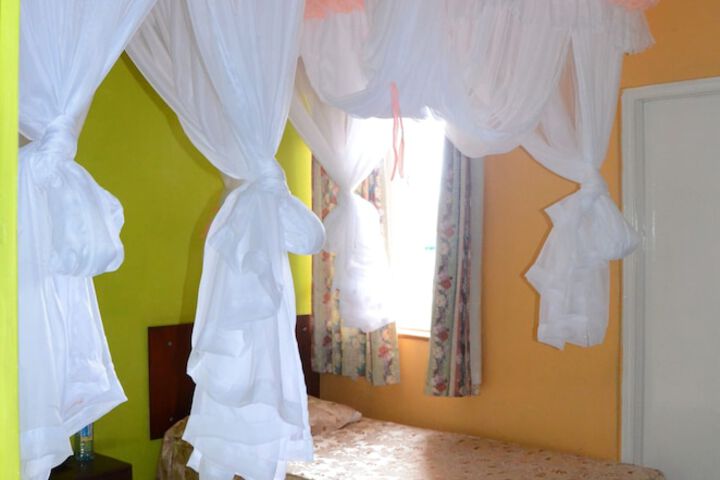 Room 10 of 50