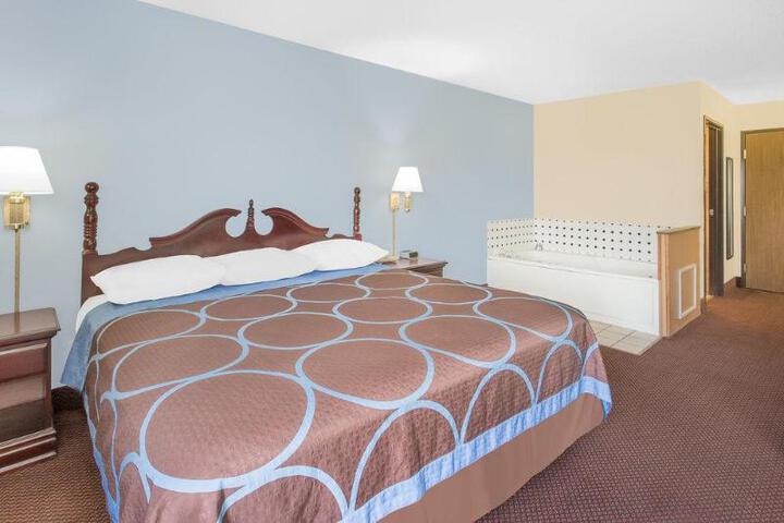 1 King Bed (2 of 8)