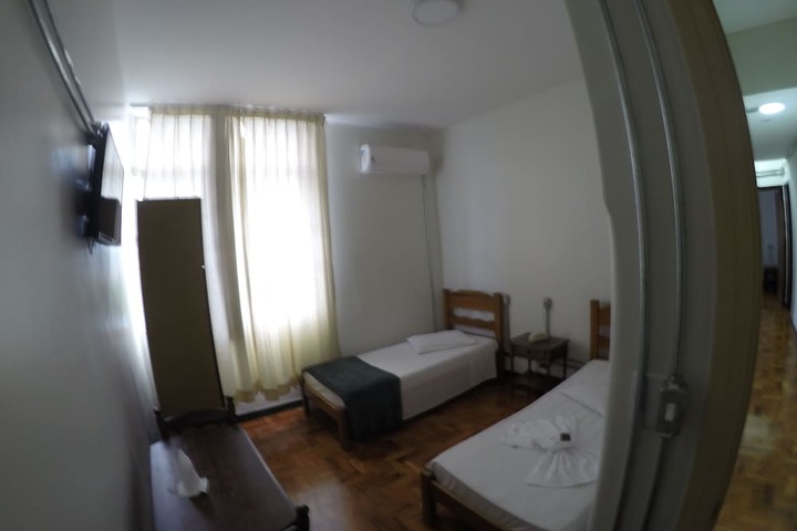 Room 10 of 48