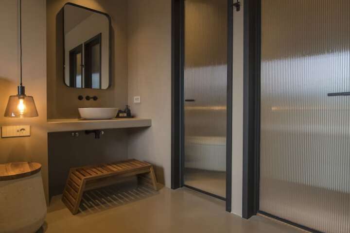 Room 45 of 76