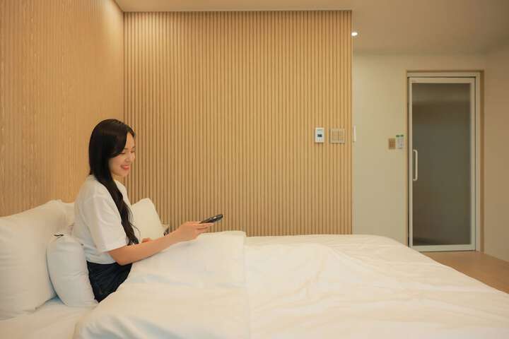 Room 53 of 80
