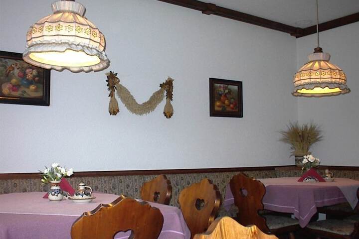 Dining 1 of 12