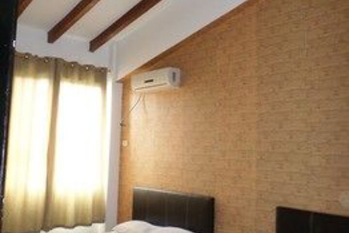 Room 14 of 25