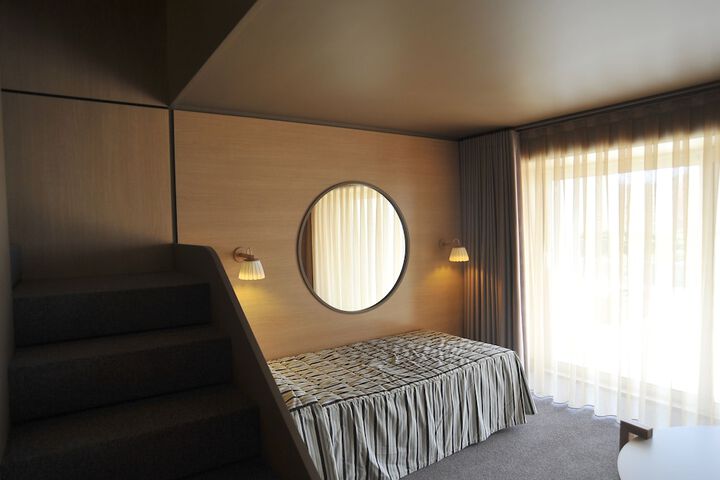 Room 16 of 100