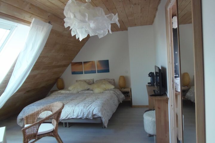 Room 11 of 19