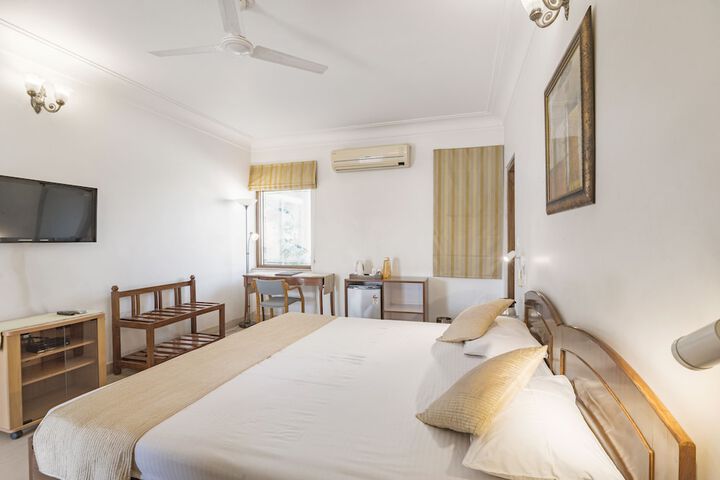 Room 15 of 246